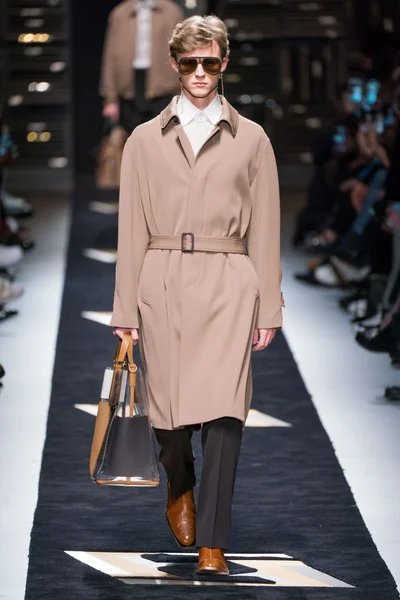 Look 3